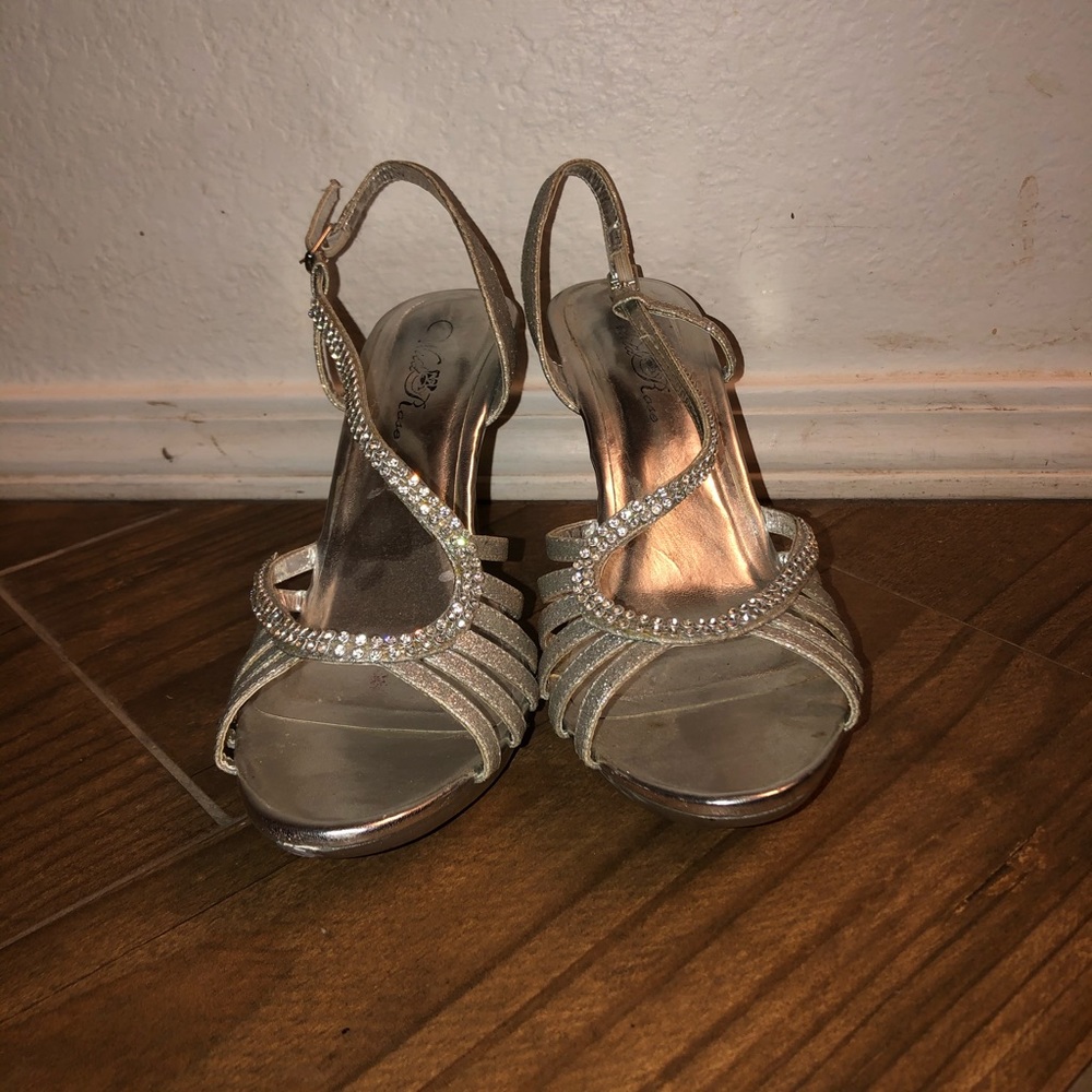 High heels - Picture 2 of 3